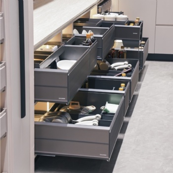 Narrow pullout drawer